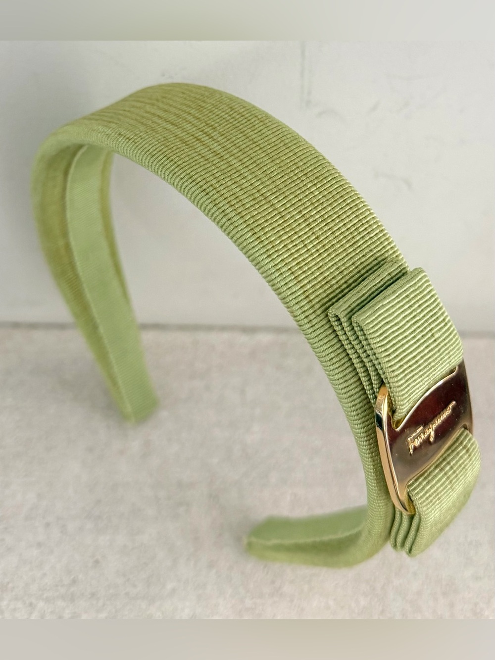 SALVATORE FERRAGAMO Vara Bow Sage Green Grosgrain Headband Gold Logo - Picture 4 of 6
